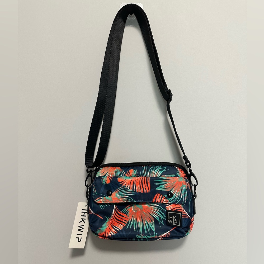 🌴 NWT The Front Pocket Crossbody – Tropical Navy (4-in-1 Convertible Bag) 🌴 - Picture 5 of 16